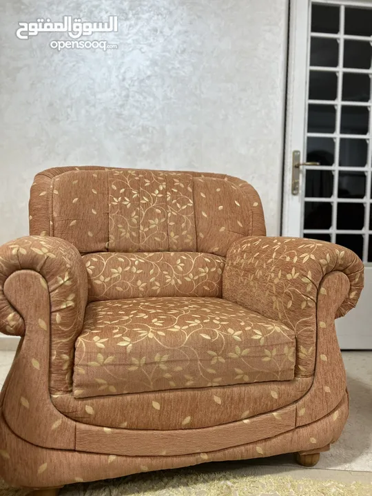 طقم كنب كامل للبيع بحالة ممتازة