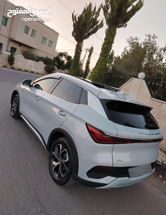 بي واي ايوان بلص فل مع فتحه موديل 2023 بسعر 18200