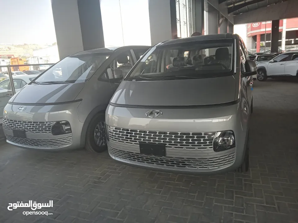 باص فان10ركاب لنقل الركاب والسياح وخدمات التوصيل من والى المطار والمعابر الحدوديه والجولات السياحيه