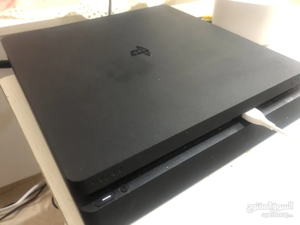 شاشة asus 240hz معها بلاستيشن 4 سليم