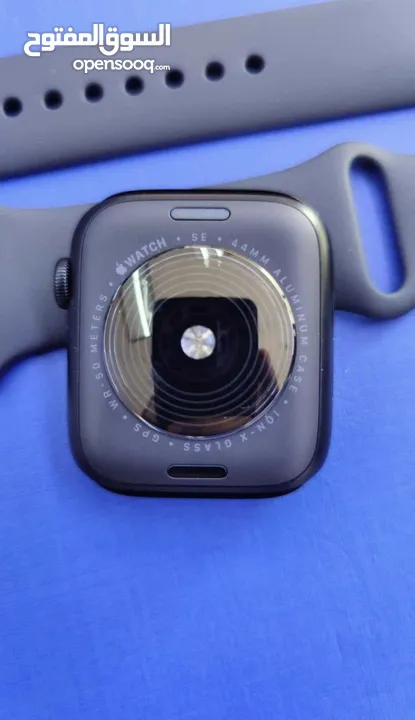 Apple watch Series SE 2022 44mm with  apple warranty till 17/8/2024 ... Battery health 100%