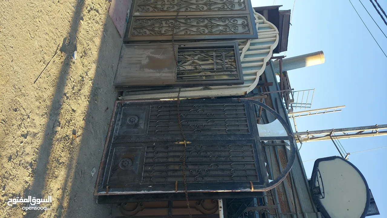 بواب شبابيك مطابخ مراجيح  بواب سحاب ماكنات خياطه ماكنات طباعه ماكنات تصوير وثائق خزانات ستيل
