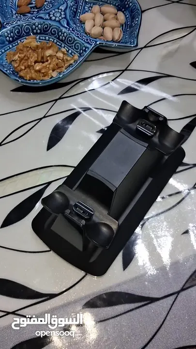 Dual Charging Dock For Ps4 Slim and Pro Nice quality and fast charging Good condition