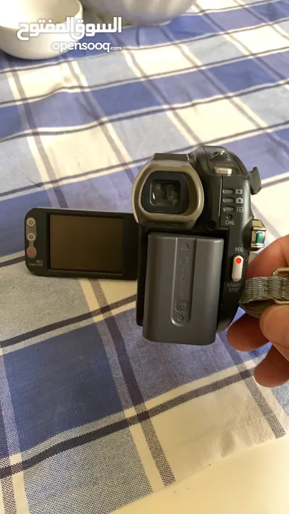 كاميرا فديو للبيع بحالة ممتازة استخدام قليل جدا نوع سوني اصلية بحالة الوكالة جدا