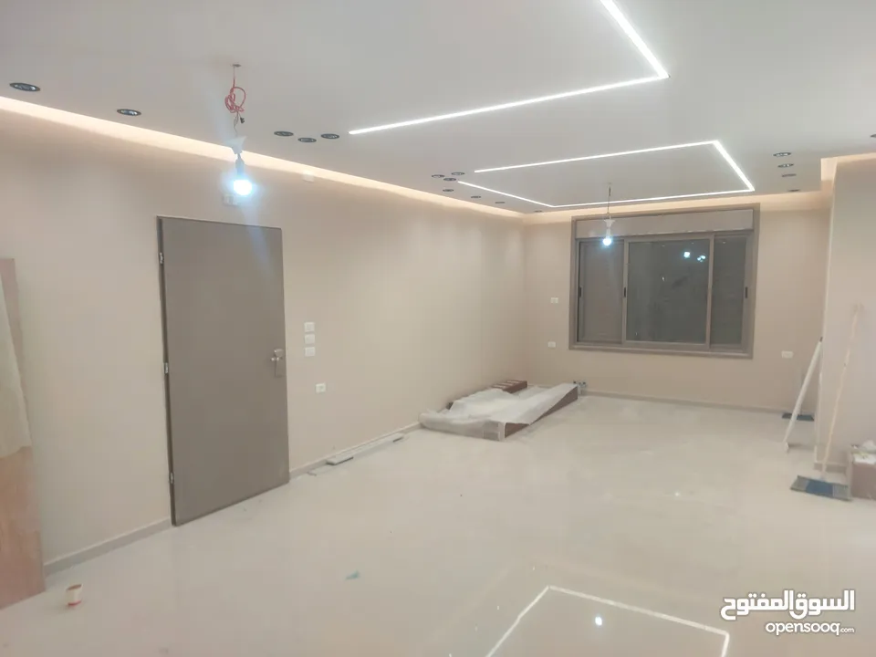 للايجار شقه ارضيه مدخل مستقل مع ساحه 200 متر