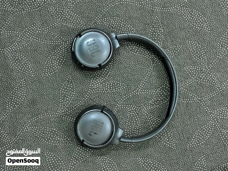 20+ Headphones available  Oh specs only (brand - Sony Boss Apple Beats JBL etc,.)