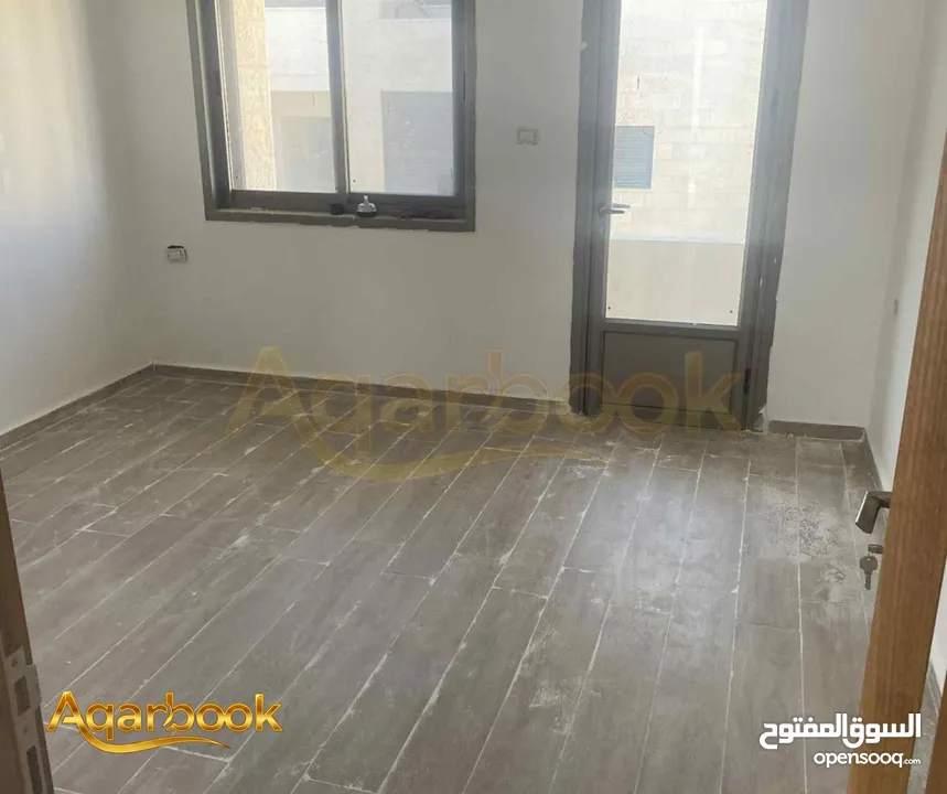 شقة غير مفروشة واسعة ومطلة مناسبة للعائلات للايجار