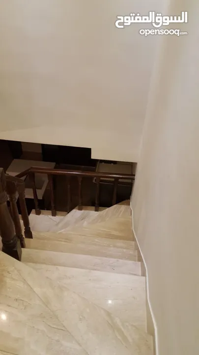 شقه مع روف مميزه للبيع