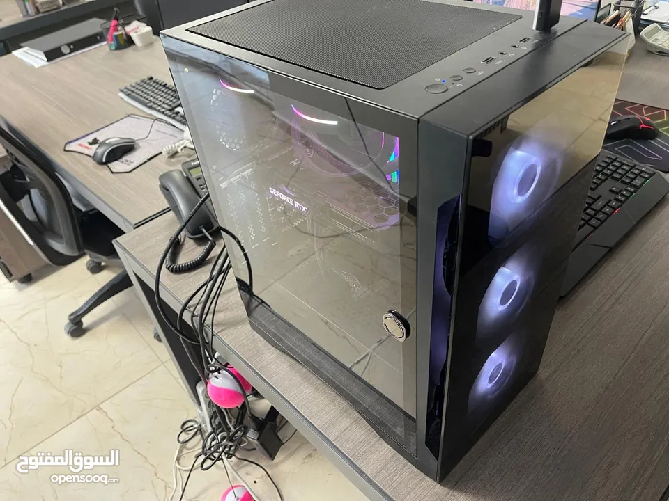 كمبيوتر مع شاشاتين بلبي جميع احتياجاتك و زيادة