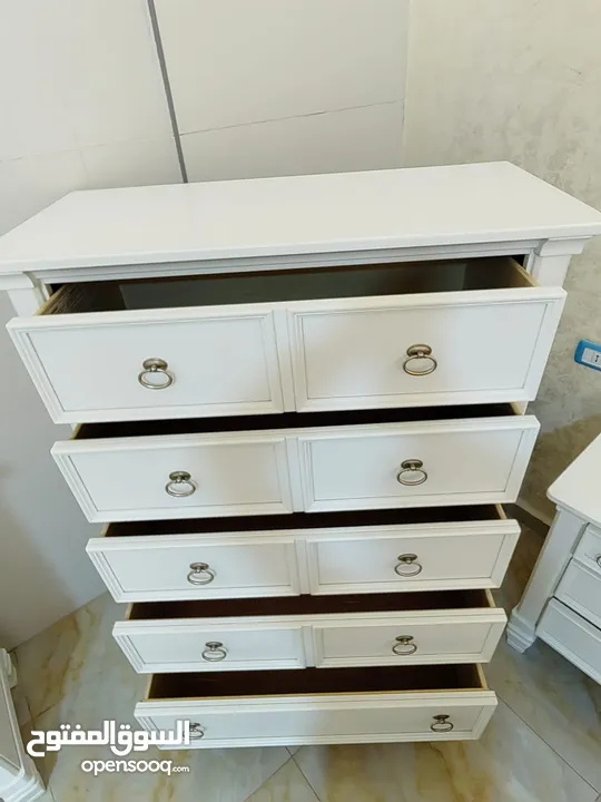 غرفه نوم امريكي   اشلي   ثقيله جدا جدا.    سبب البيع السفر  بسعر حرق والله بعوض  الغرفه ماببتعوض
