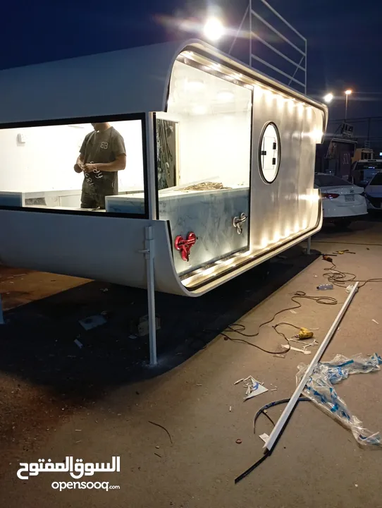 :  مواصفات العربه  -1- مطبخ كامل مصنوع من الاستيل  2 جدران وسقف ستيل  3 ارضية المنيوم مانع للانزلاق