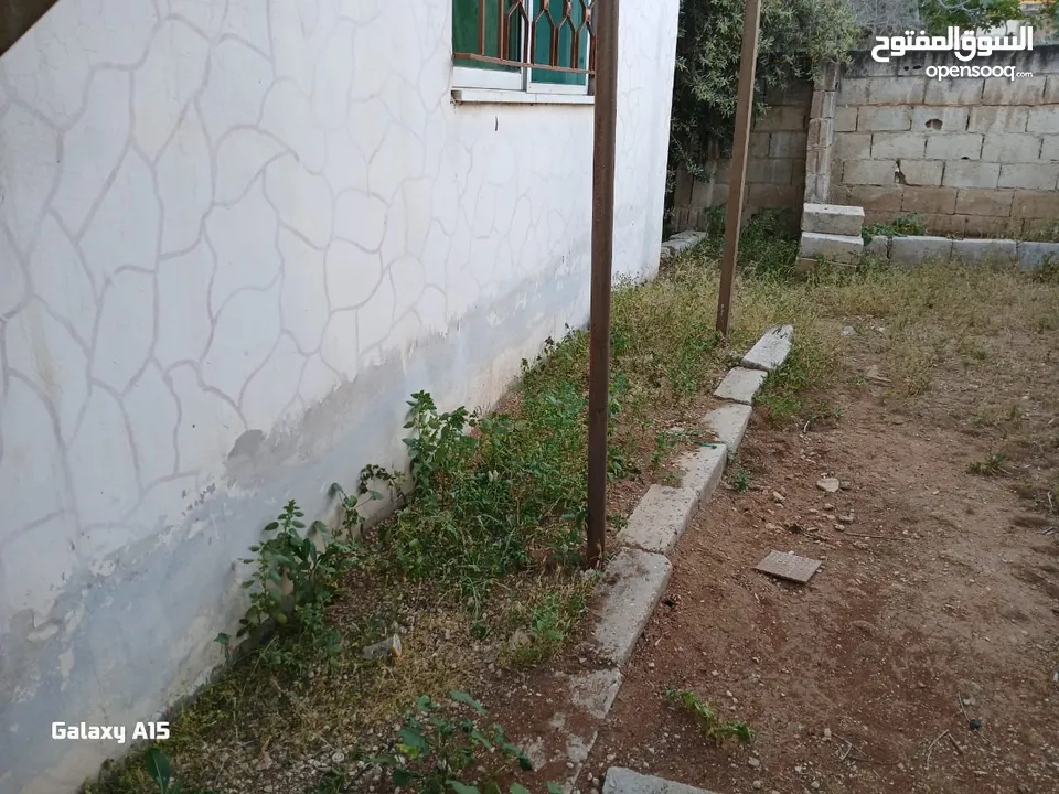 منزل للبيع المفرق بلعما الزيتونه واصل جميع الخدمات منطقة الزيتونة قريب من شارع اوستراد اربد الزرقاء