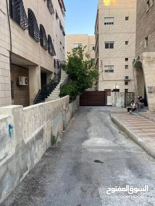 عمارة استثمارية بضاحية الامير حسن للبيع من المالك مباشرة