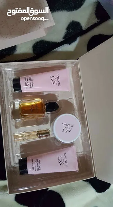 هدايا :بكج عطور وسبلاش كامل