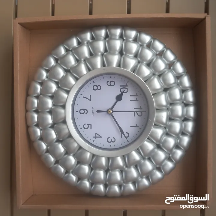 ساعات حائط للبيع