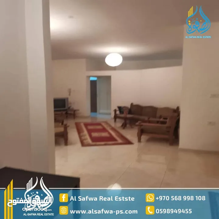 شقه مميزة موقع استراتيجي بوسط البلد دقيقه من دوار الساعة قريبه من كل الخدمات هادئه معزوله عن الفوضه