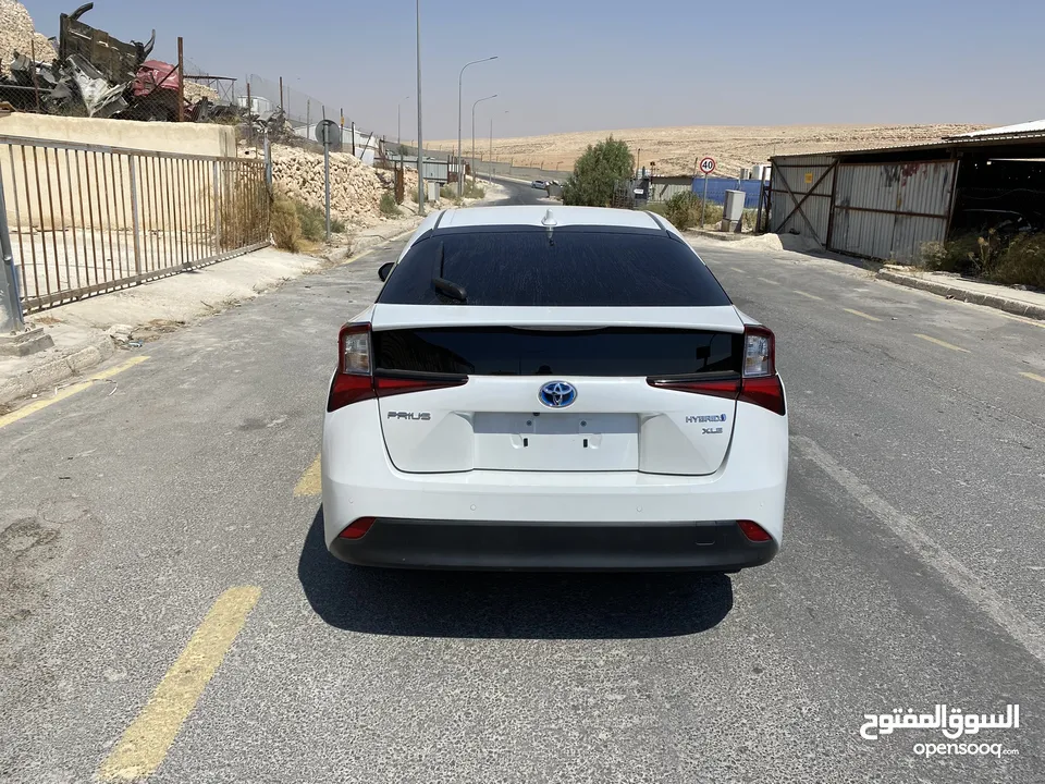 تويوتا بريوس تصلح للاعفاءات والجمرك 2022 ماشيه 10 الاف فحص 4 جيد صنف Xle فل كامل