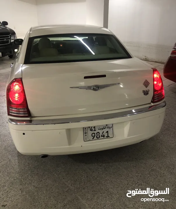 كرايسلر 300C هيمي موديل 2009 لون ابيض Chrysler HEME 300C 2009 - White Color