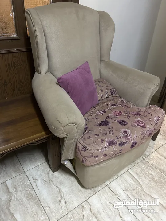 طقم كنب 9 مقاعد مستعمل للبيع – نظيف ولون بيج