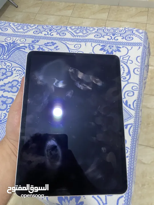 أيباد 11 برو الجيل الرابع معالج m2 للبيع خصم 20 دينار اذا ما فاصلت