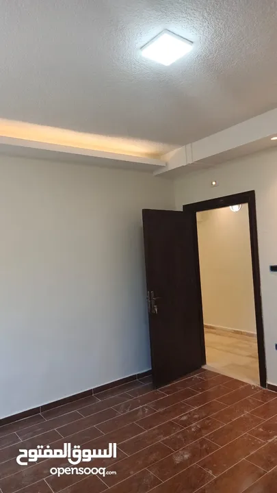 شقة مساحة 220م مميزة جداً للبيع طابقية كل طابق شقة / اسكان المهندسين مقابل منطقة حي الصحابة