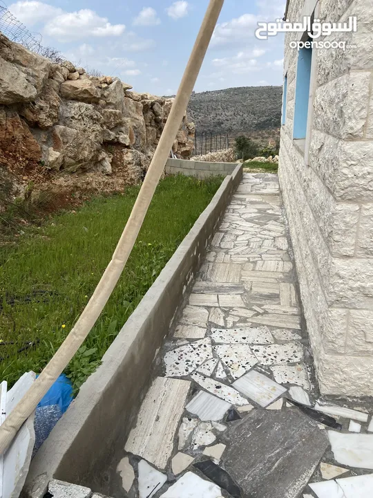 بيت ريفي مع مزرعة