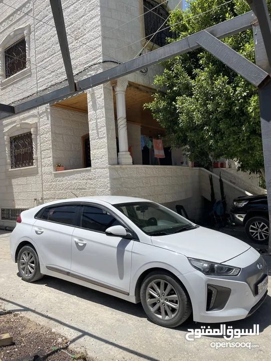 هيونداي ايونيك 2018 للبيع اربعة جيد الموقع اربد ابان حالة السيارة ممتازة