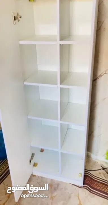 مرآة أرضية فاخرة مع رفوف جانبية – قطعة ديكور تخطّف الأنظار