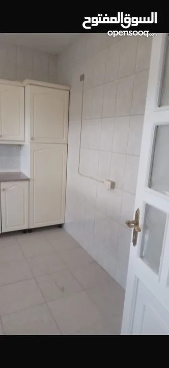 شقة فارغة للإيجار في ام اذينة - ref : 14555