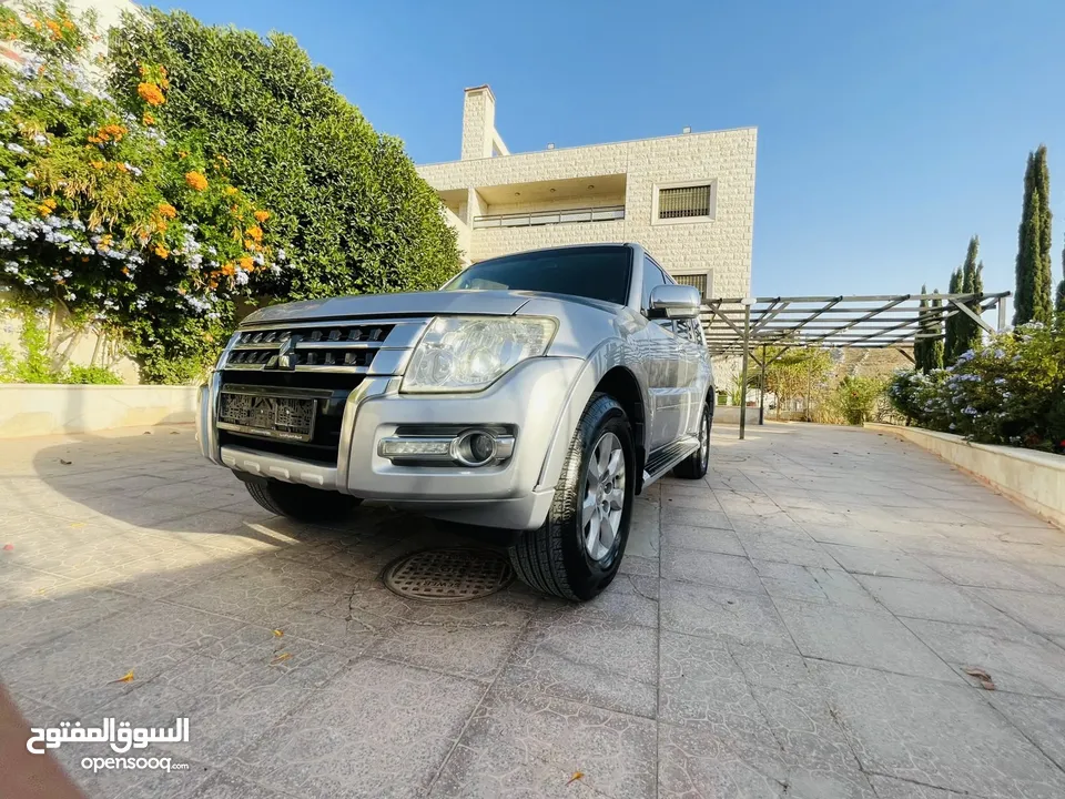 باجيرو 7 مقاعد للإيجار شهري فقط