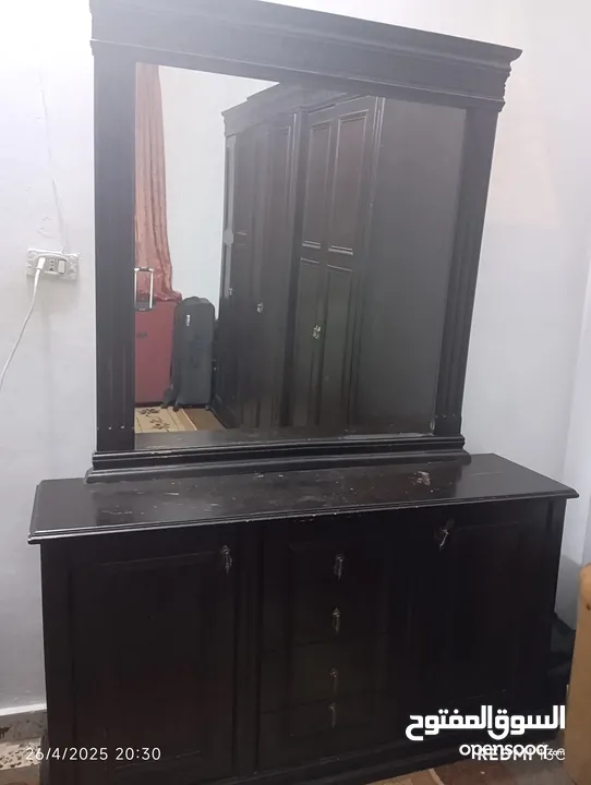 غرفة نوم مستعملة بحالة جيدة