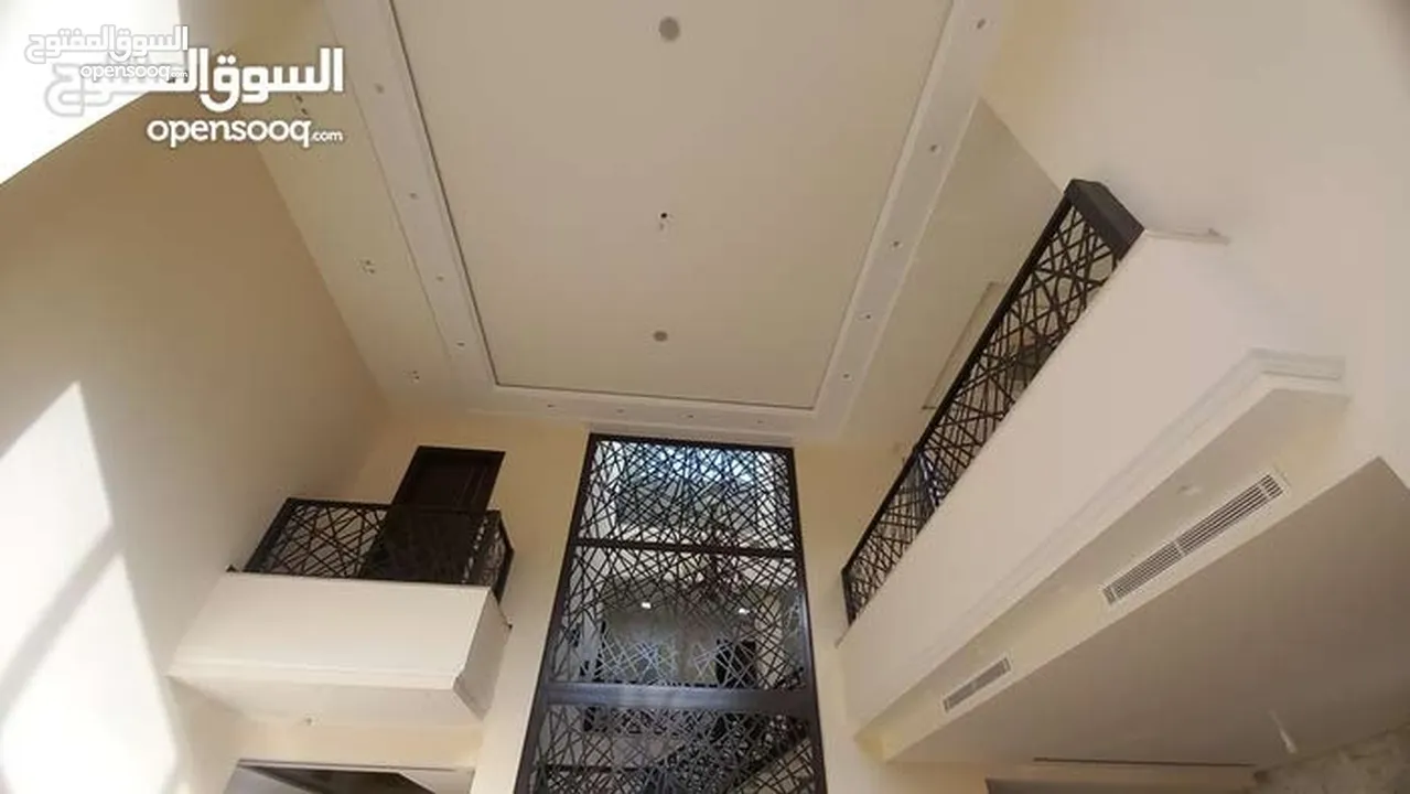 فيلا مستقله فارغه للايجار+ تشطيبات فاخره سوبر ديلوكس مسبح + مصعد + 4 طوابق