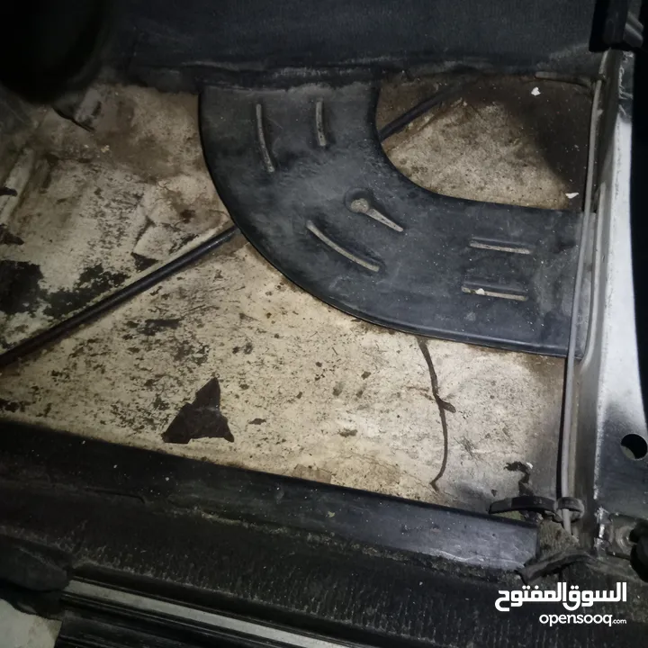 مرسيدسe200 للبيع (رقم الهاتف داخل الاعلان)