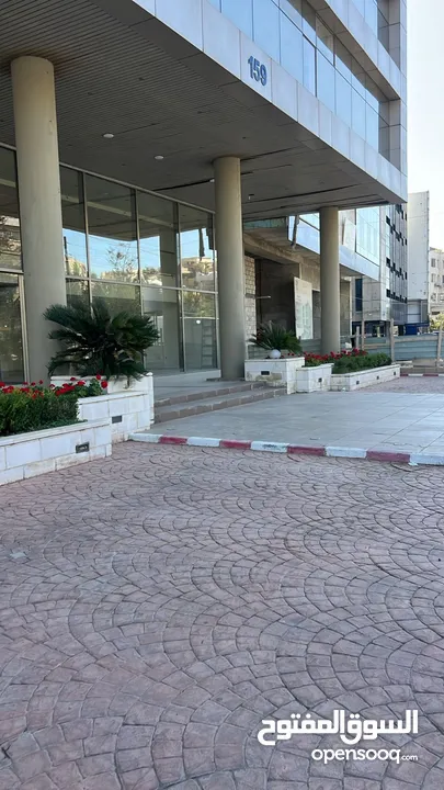 مجمع تجاري  ضخم جدا  للبيع في أفضل مواقع خلدا موقع حيوي ممتاز