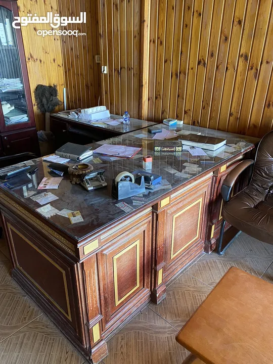 مكتب مع خزانة