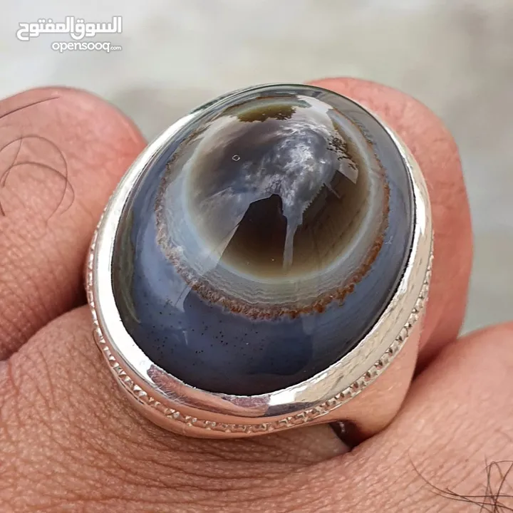 البيع خاتم حجر سليماني من نوادر الاحجار وحجمه راهي