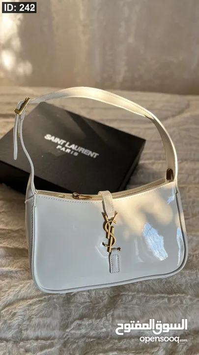 مجموعة متنوعة من الشنط والكزادين الجديدة