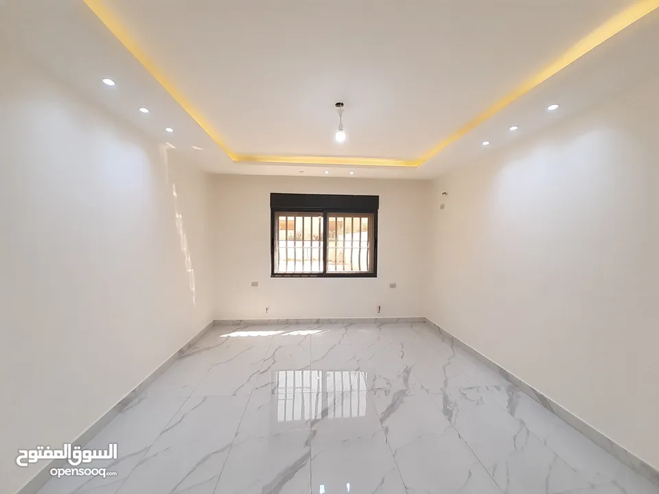 شقة شبه أرضية باجمل مناطق شفا بدران مساحة 150م مع تراس وكراج ومدخل خاص للبيع