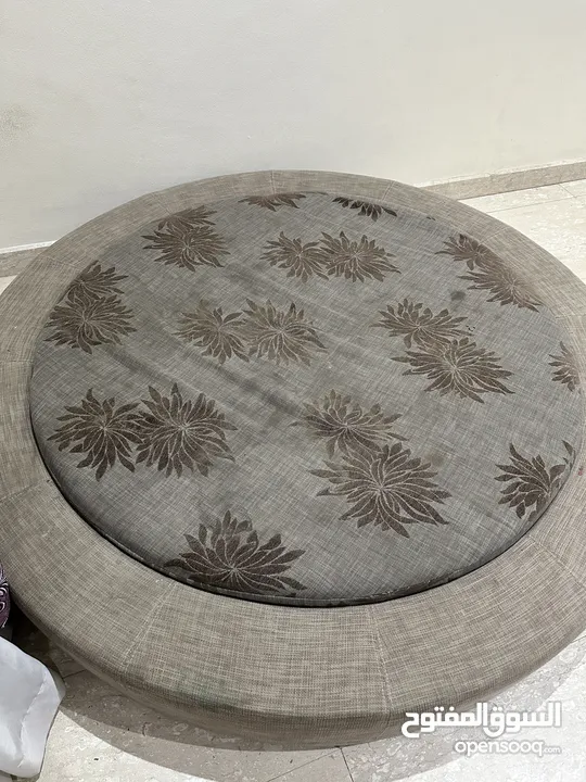 Round Bed in excellent condition for sale @ throwaway price