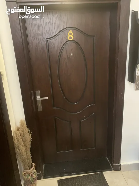 باب خشب خارجي مع عين سحريه