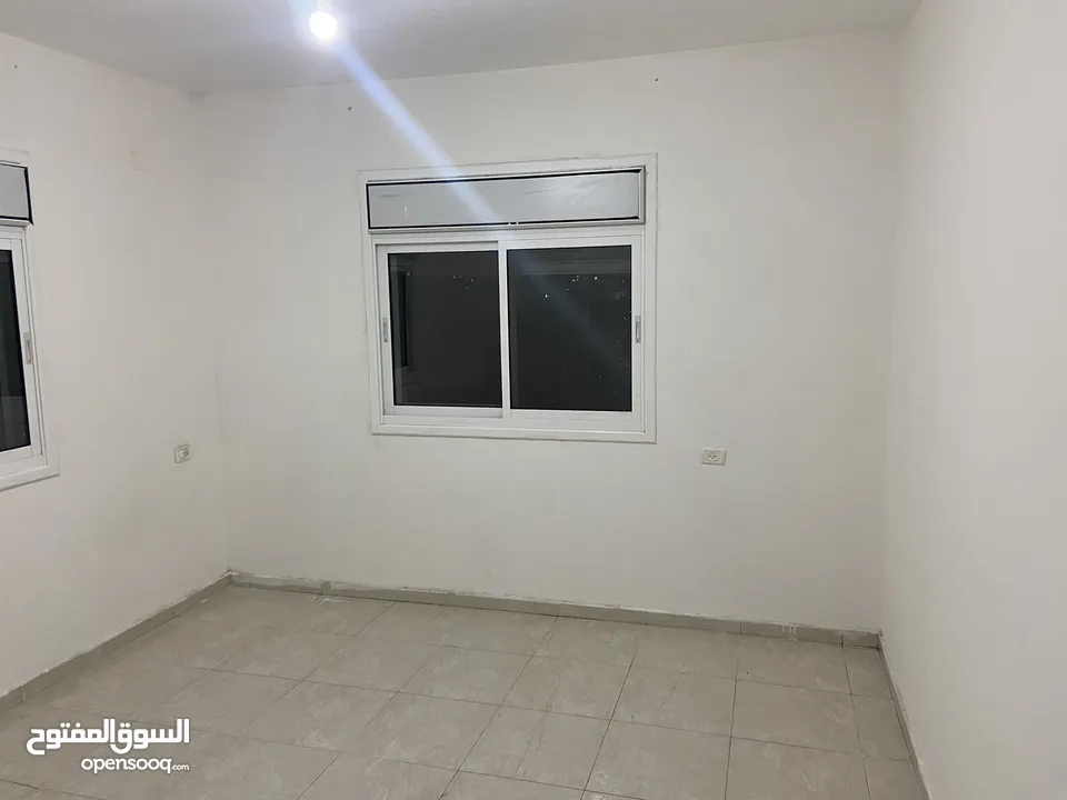 شقة للاجار عند مدخل الدفاع المدني بالقرب من سوبرماركت ابو غربية