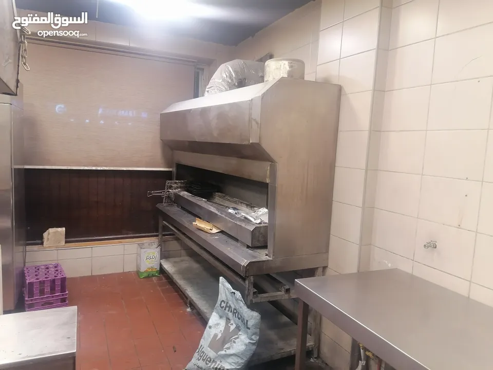 مطعم جاهز بمعداته للضمان بموقع حيوي في منطقة الجبيهة لعدم التفرغ لإدارة المطعم