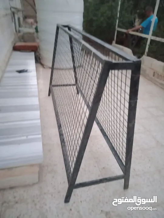 قفص حديدي بحالة الوكالة