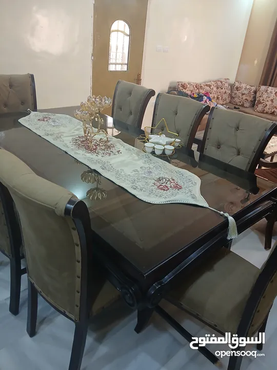 طاولة سفره 8 كراسي للبيع  توب نظافه