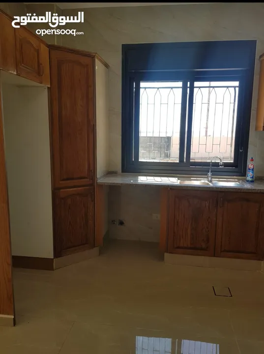 منزل شبه فيلا مساحته 150م طابق واحد مستقل حديث البناء قرب فلل الاندلسية طريق مادبا للايجارمن المالك