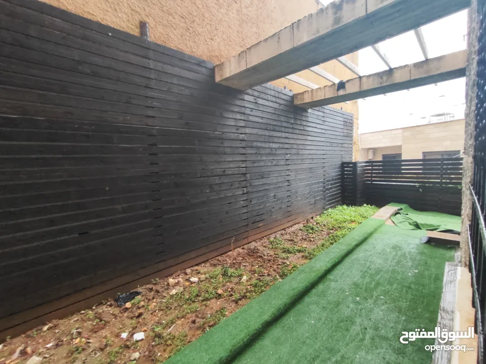 شقة غير مفروشة مع حديقه للايجار في عين مصباح