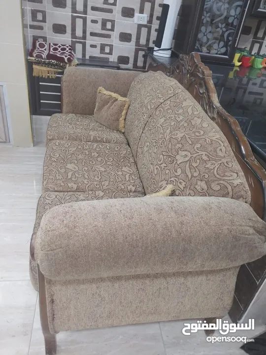 طقم كنب للبيع قابل للتفاوض