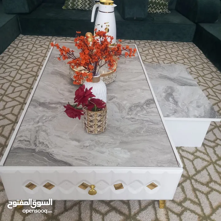 فرشات ضغط20  عدد 7 + 7جرن+8مراكي+8مساند+طاولة حجم كبير عدد 1+ طاولة صغير 3 بحالة ممتازه استعمال جدا