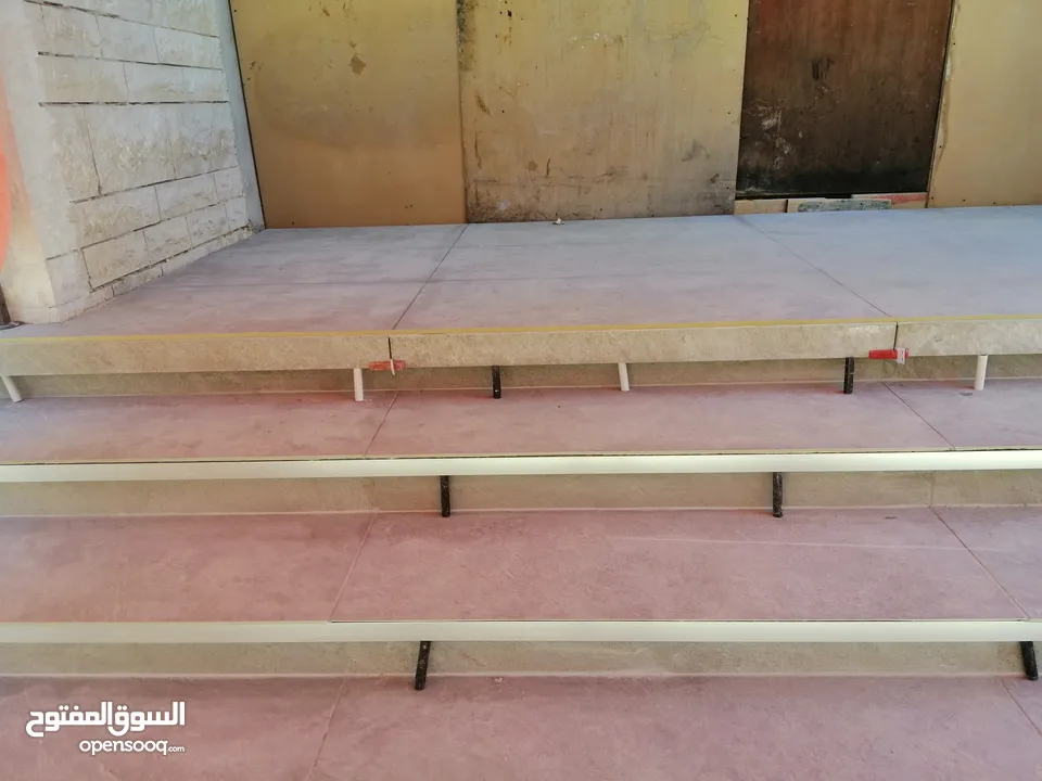 بليط سوريكفائة أوربية بأنامل ذهبية وكافة اعمال السيراميك والرخام والبورسلان وبديل الرخام والخشب