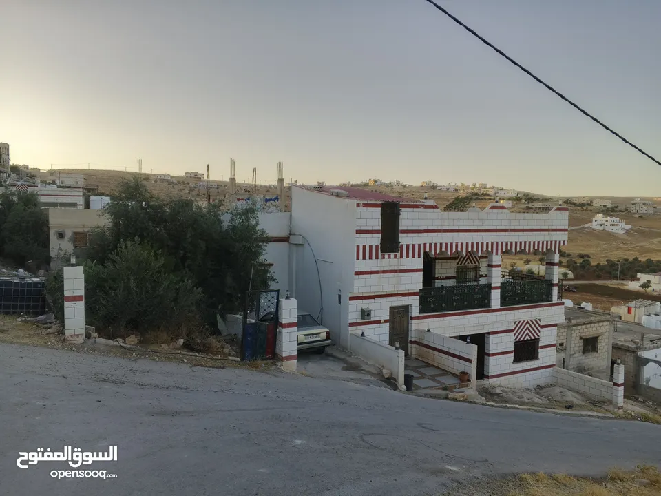 بيت للبيع بداعي السفر الموقع المفرق بلعما الحي الشمالي بجانب مسجد خالد بن الوليد  المالك الشيخ ماجد